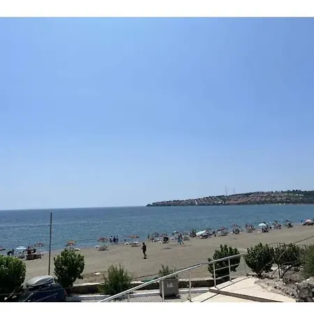 Vilă Iz Tur Sitesinde Oezel Plajli *